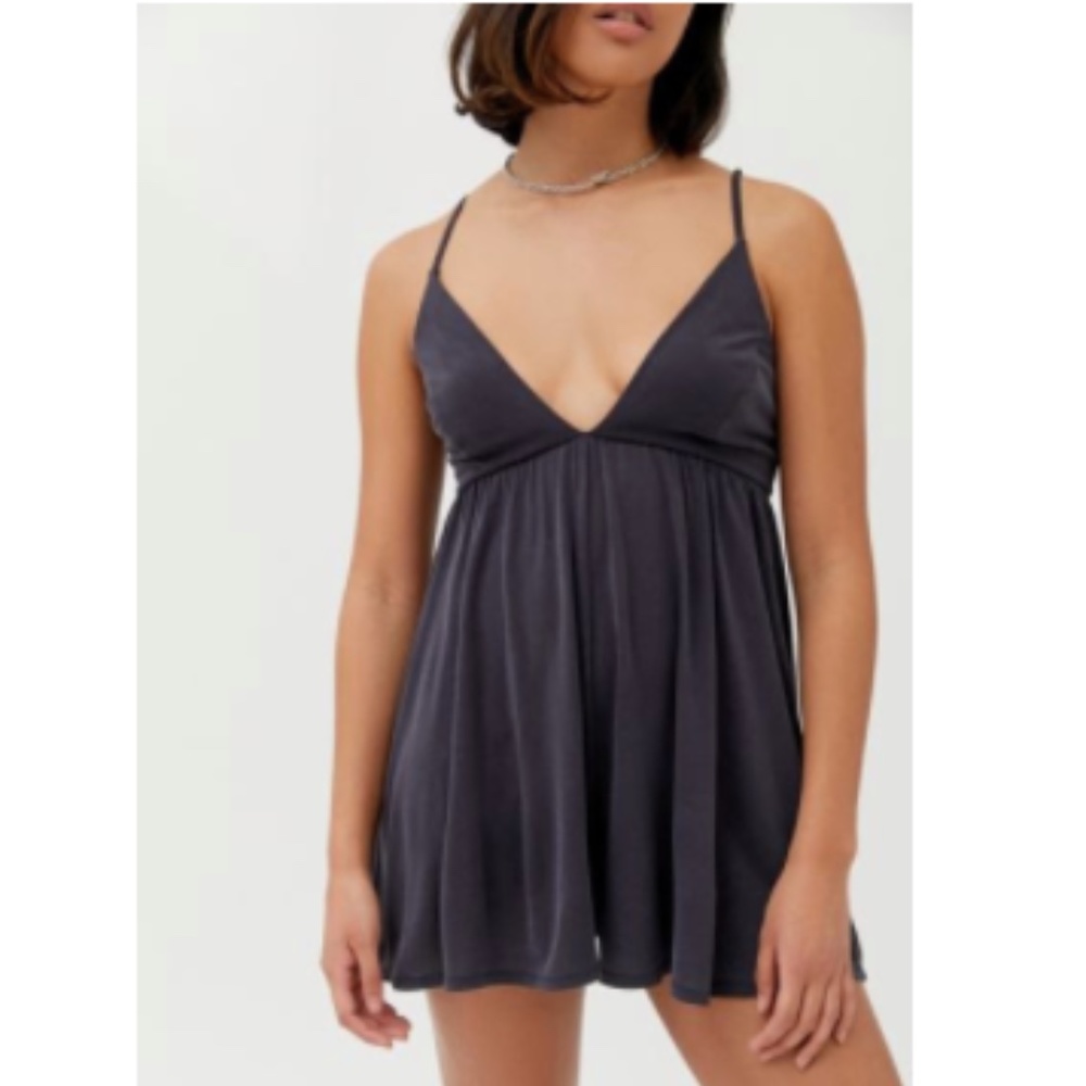 🆕UO Plunging Neck Romper